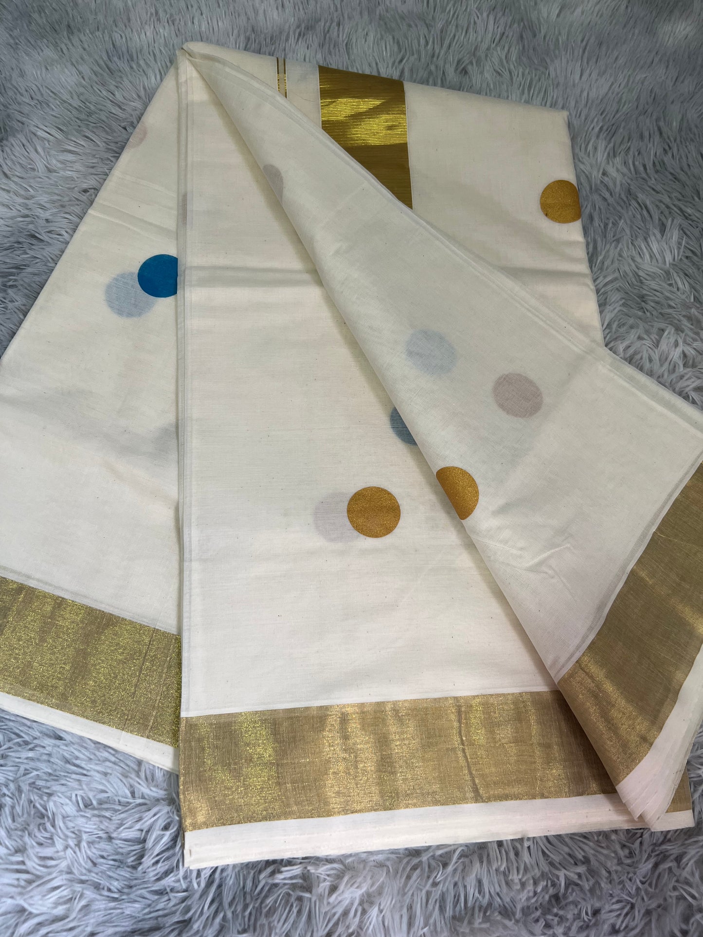 Polka dot saree