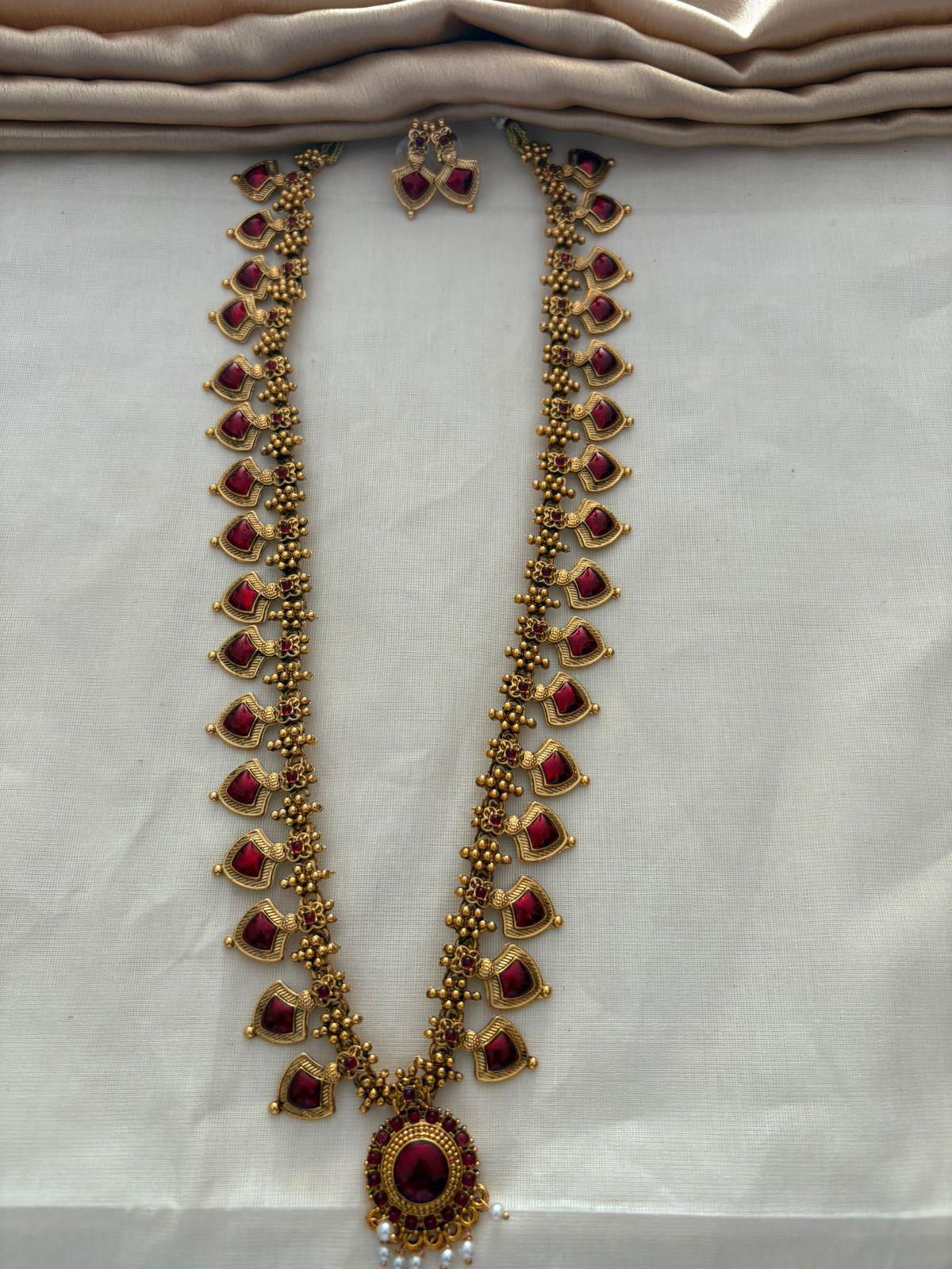 Long palakka necklace